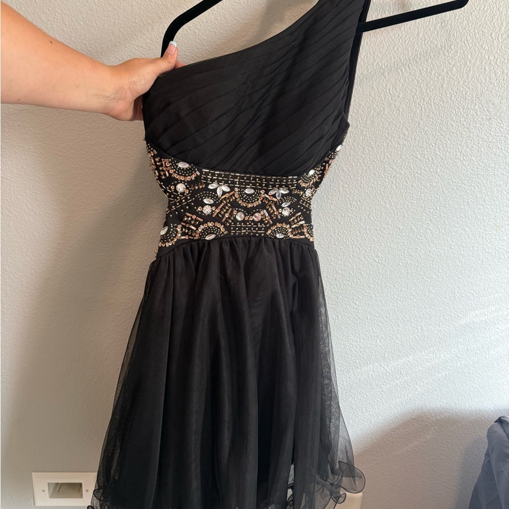 Elegant Black One-Shoulder Dress